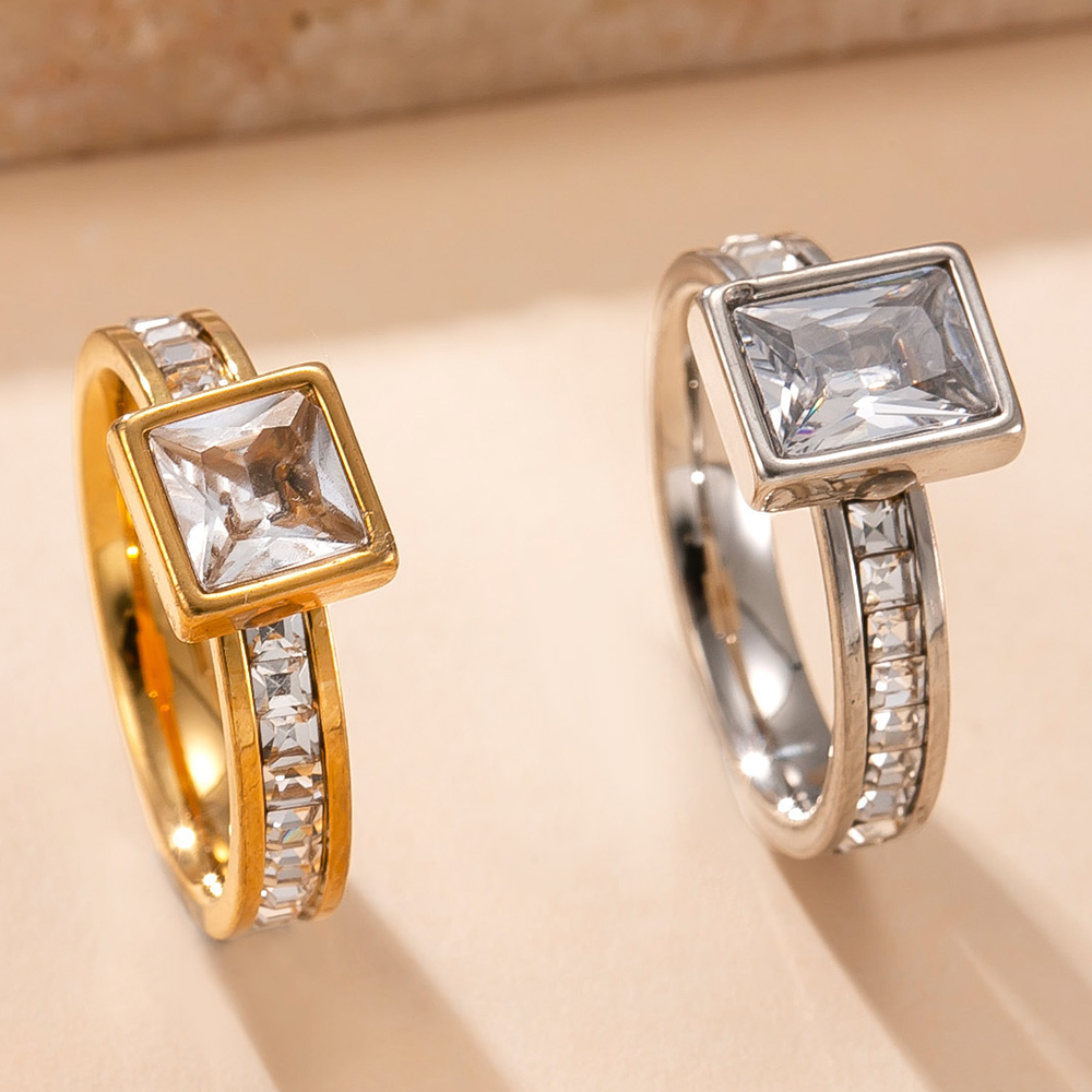 Klasyczny Pierścionek Retro z  – Initial Ring Custom recenzja i cena
