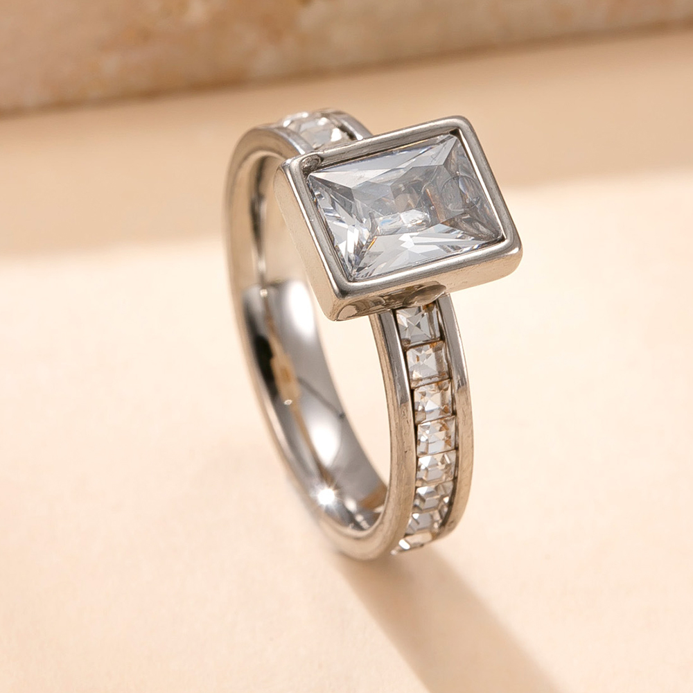 Klasyczny Pierścionek Retro z  – Initial Ring Custom recenzja i cena