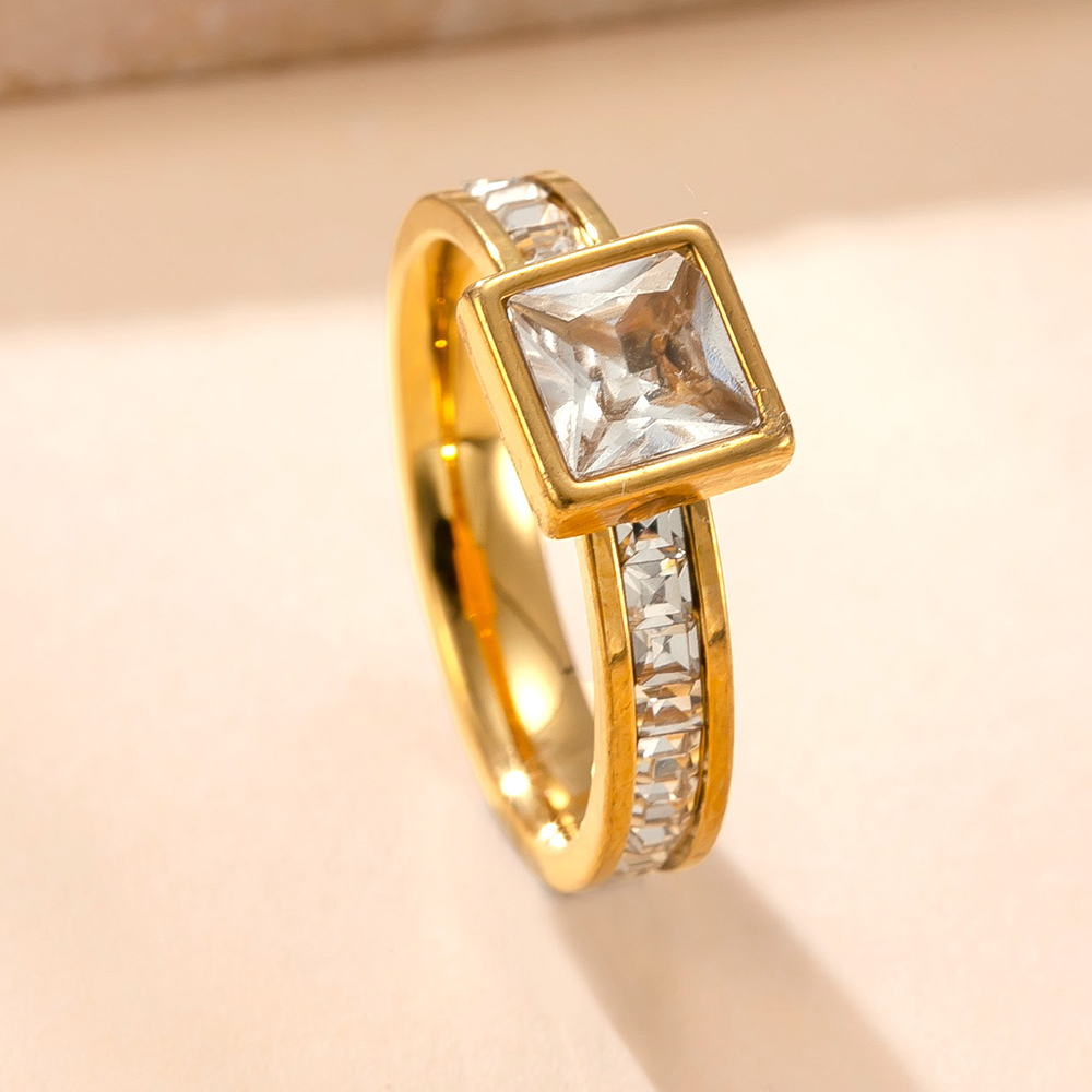 Klasyczny Pierścionek Retro z  – Initial Ring Custom recenzja i cena