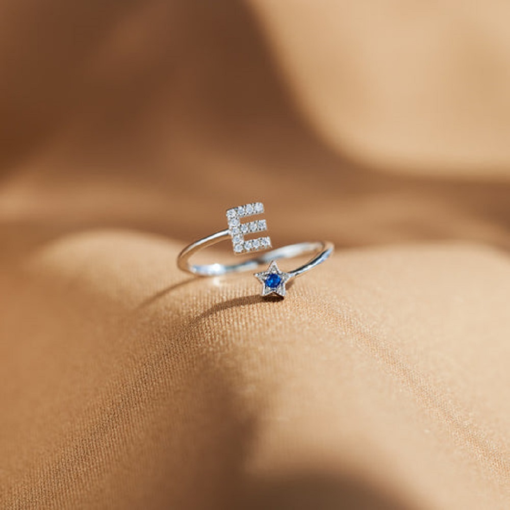 BYŁEŚ URODZONY, ABY POŚWIETLIĆ – Initial Ring Custom recenzja i cena